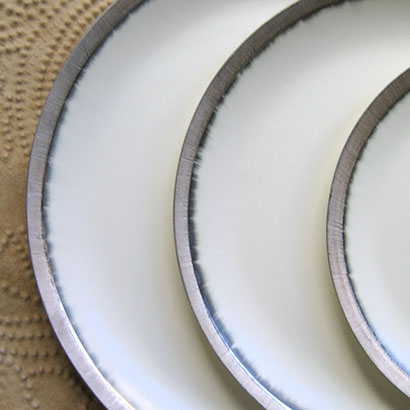 Gold/Platinum dinnerware 1 large